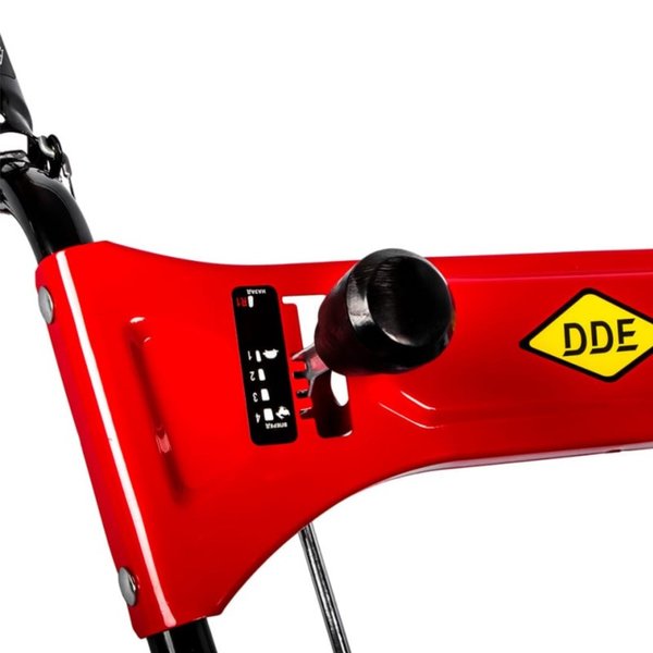 Снегоуборщик бензиновый DDE ST6555  (двиг 6,5 л.с. ширина 56см, скор. +4/-1, колеса 13)