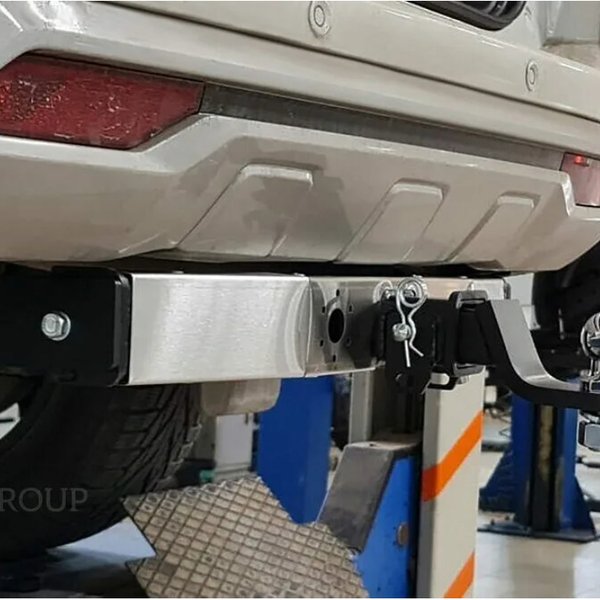 Фаркоп Mitsubishi Pajero Sport 2021 - c нерж накладкой съемный квадрат PT Group